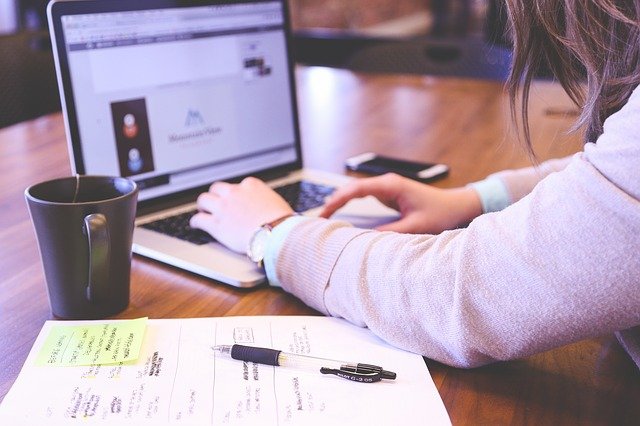 Web Designing Captions for Instagram with Quotes